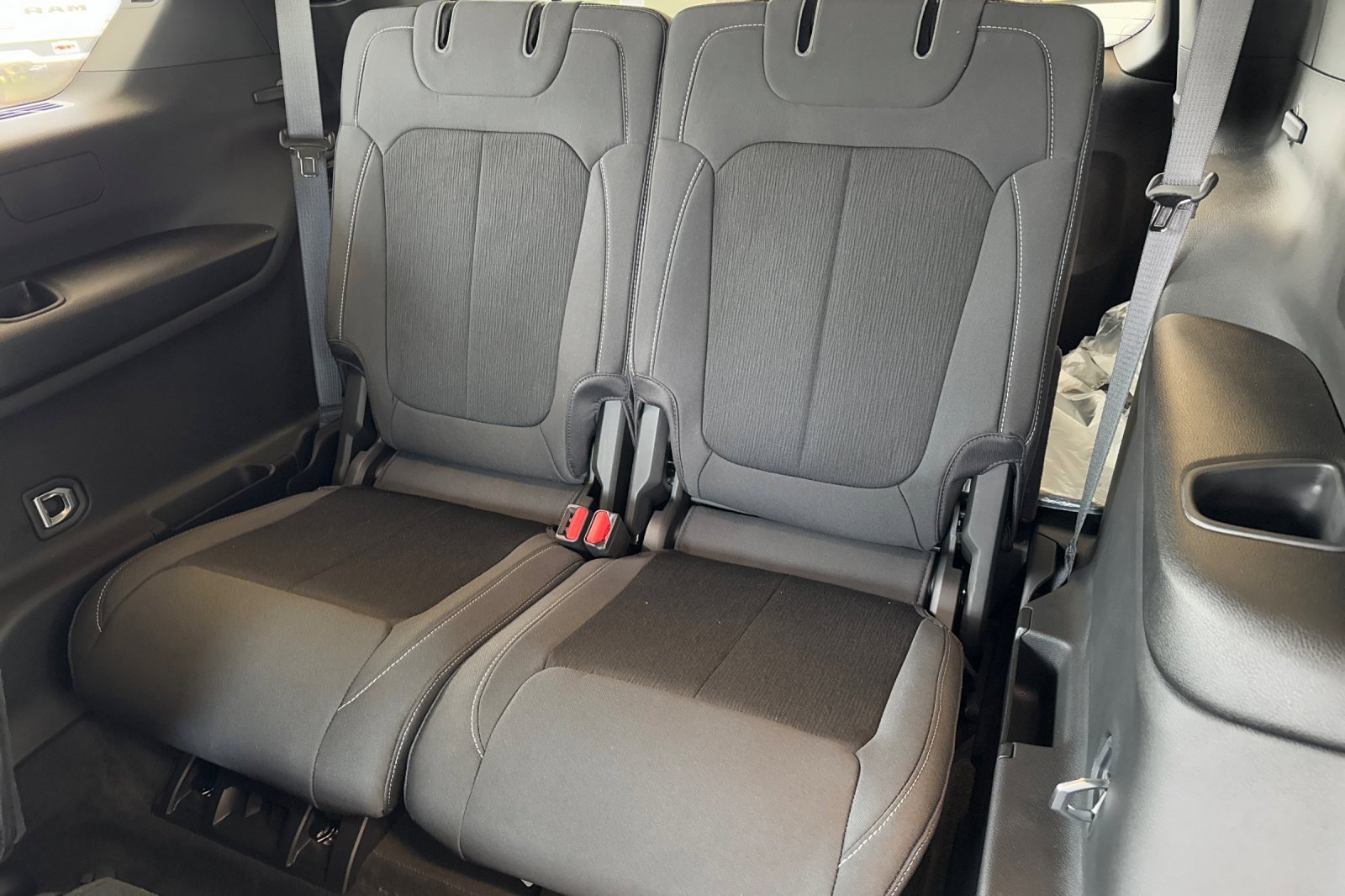 New 2025 Jeep Grand Cherokee L Laredo image 12