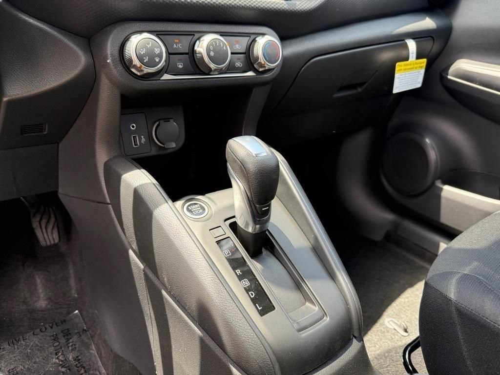 Certified 2025 Nissan Kicks Play S image 9