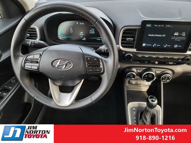 Used 2025 Hyundai Venue SEL image 26