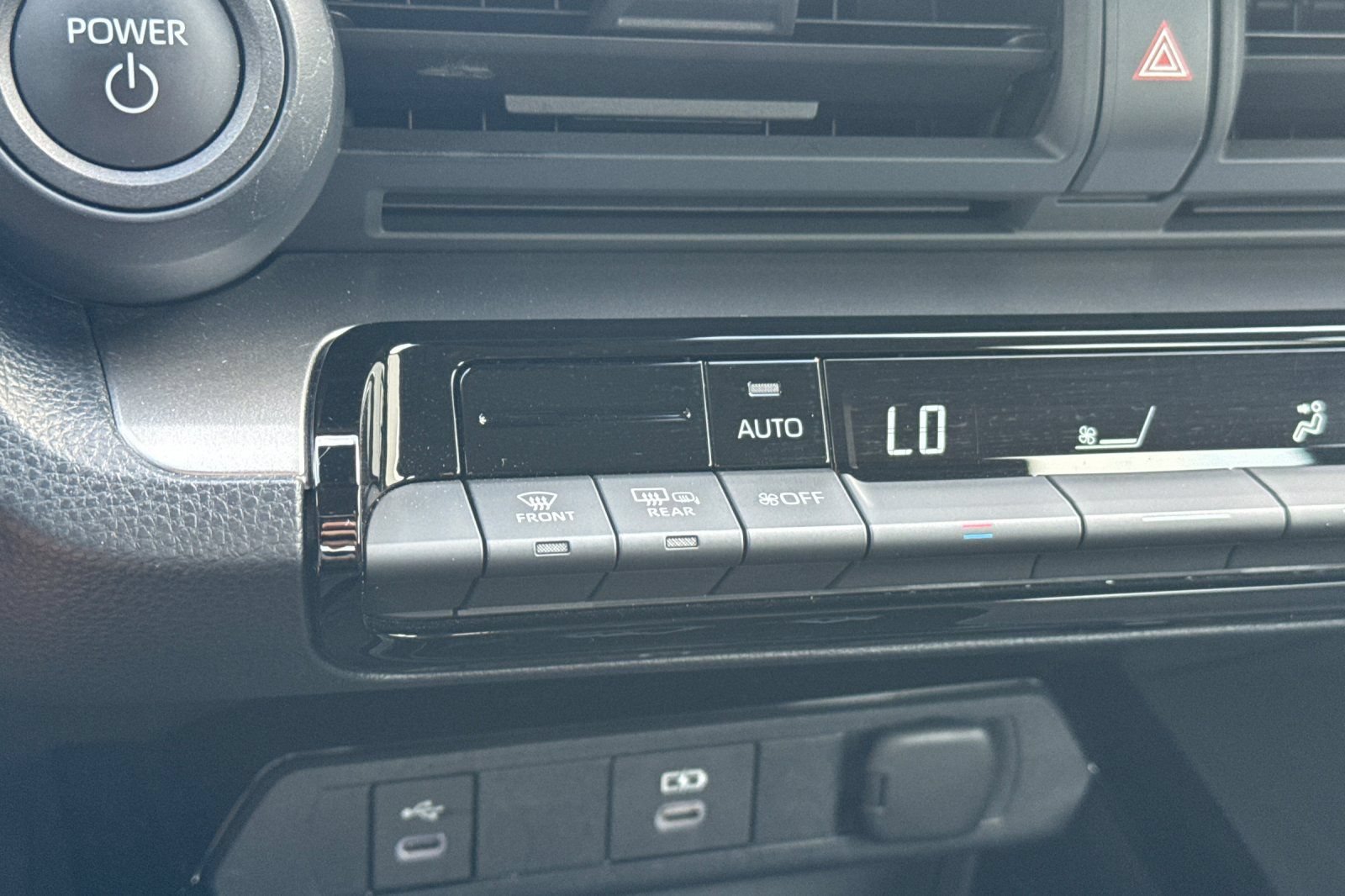 Certified 2025 Toyota Prius LE FWD image 29