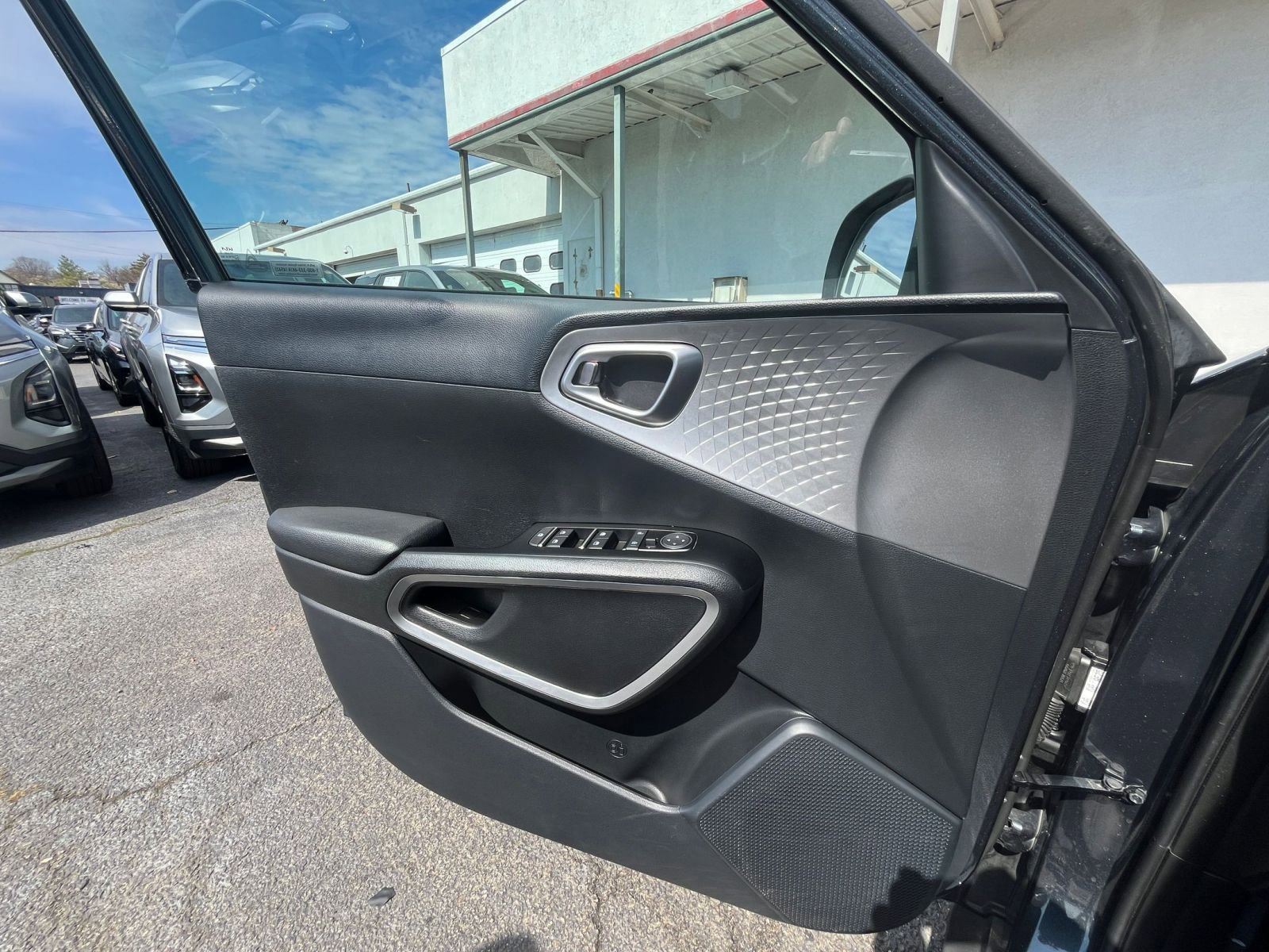 Used 2025 Kia Soul LX w/ LX Technology Package image 18
