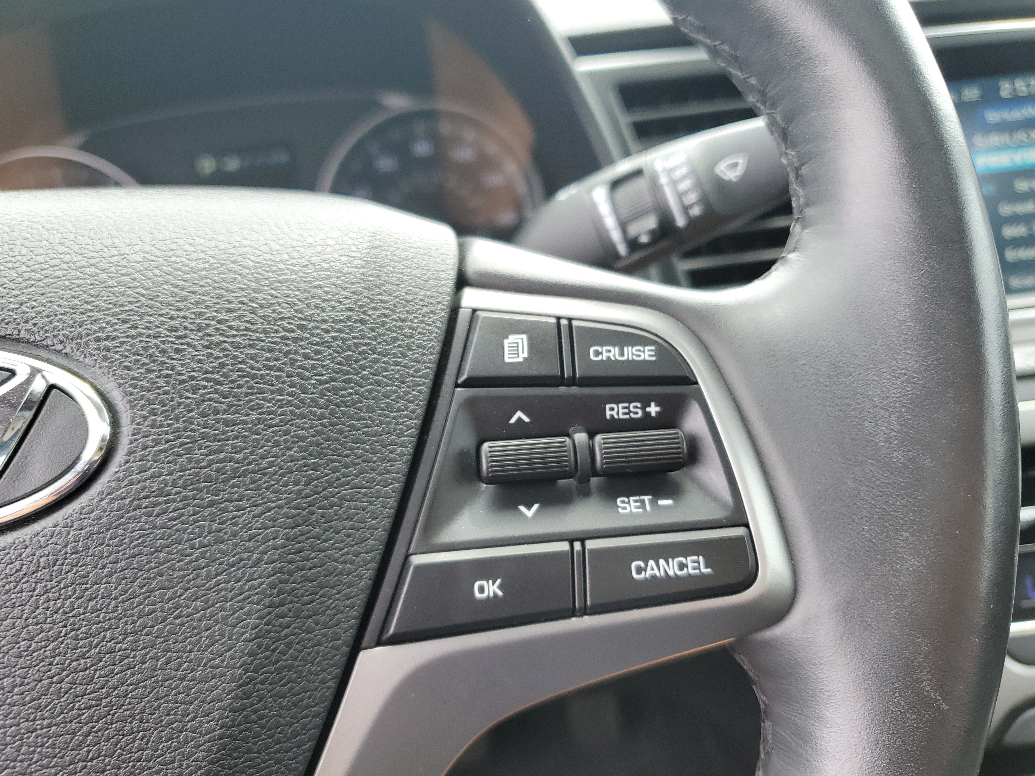 Used 2017 Hyundai Elantra Limited w/ Limited Tech Package 08 FWD image 23