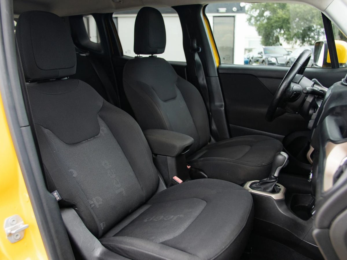 Used 2016 Jeep Renegade Latitude w/ Popular Equipment Group AWD/4WD image 18
