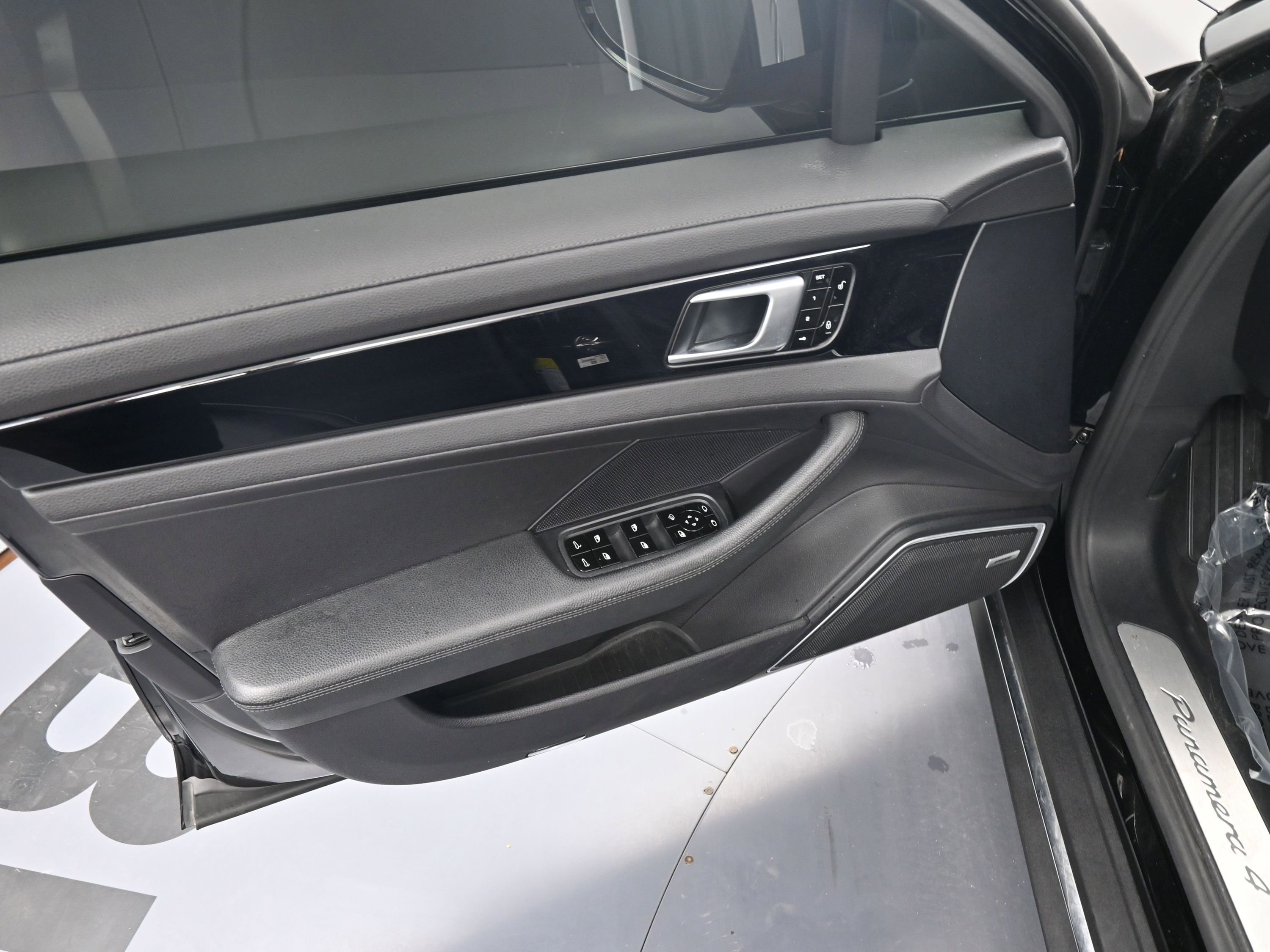 Used 2018 Porsche Panamera 4 Executive image 13