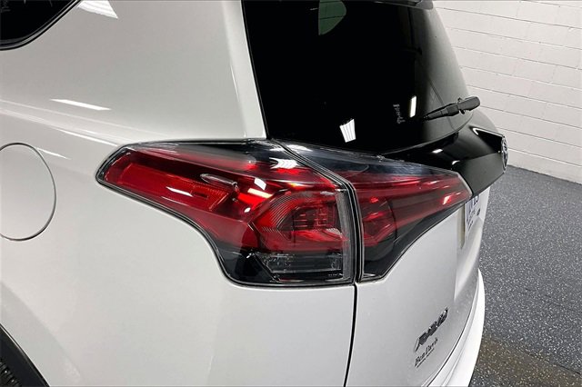 Used 2016 Toyota RAV4 SE image 23