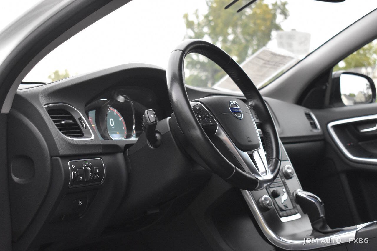 Used 2016 Volvo V60 T5 Cross Country w/ Convenience Package AWD/4WD image 18