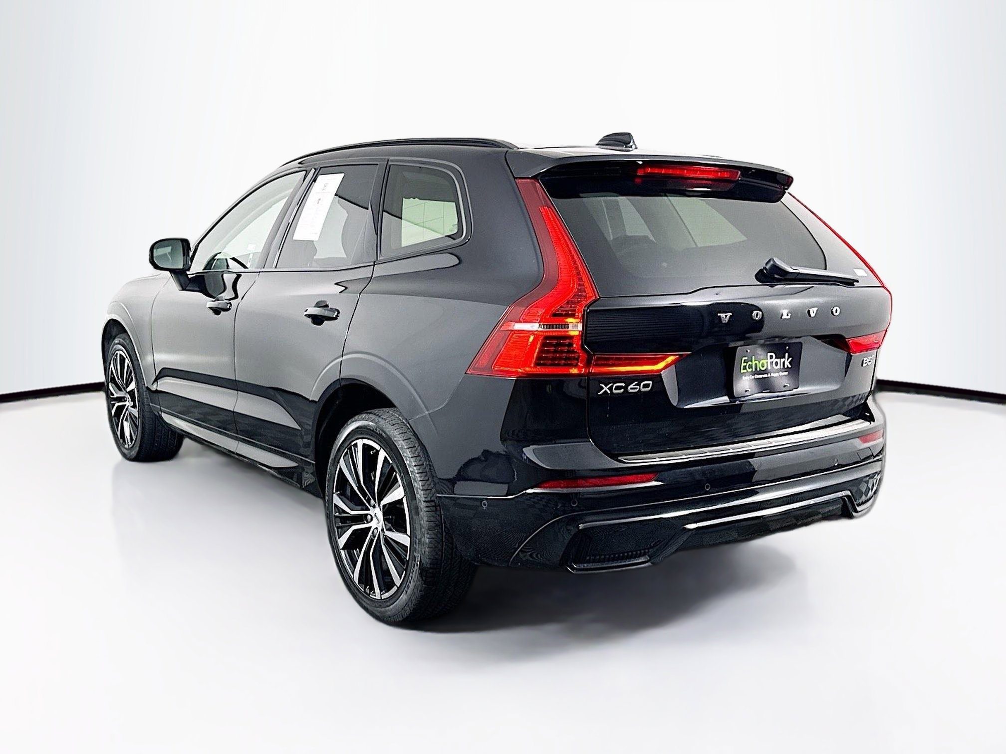 Used 2023 Volvo XC60 B5 Plus w/ Climate Package image 5