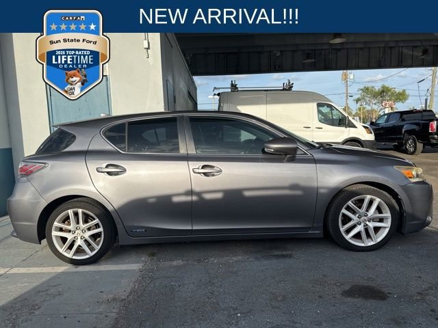 Used 2015 Lexus CT 200h w/ Navigation Package FWD image 1