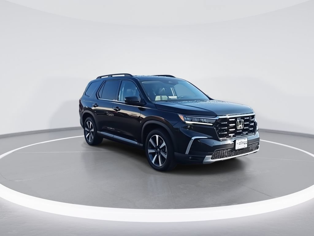 Used 2024 Honda Pilot Touring image 3
