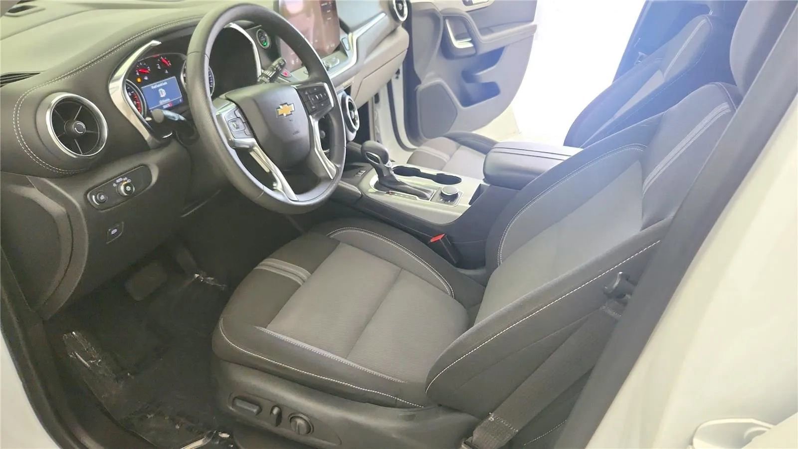 Used 2024 Chevrolet Blazer LT w/ Convenience Package FWD image 22