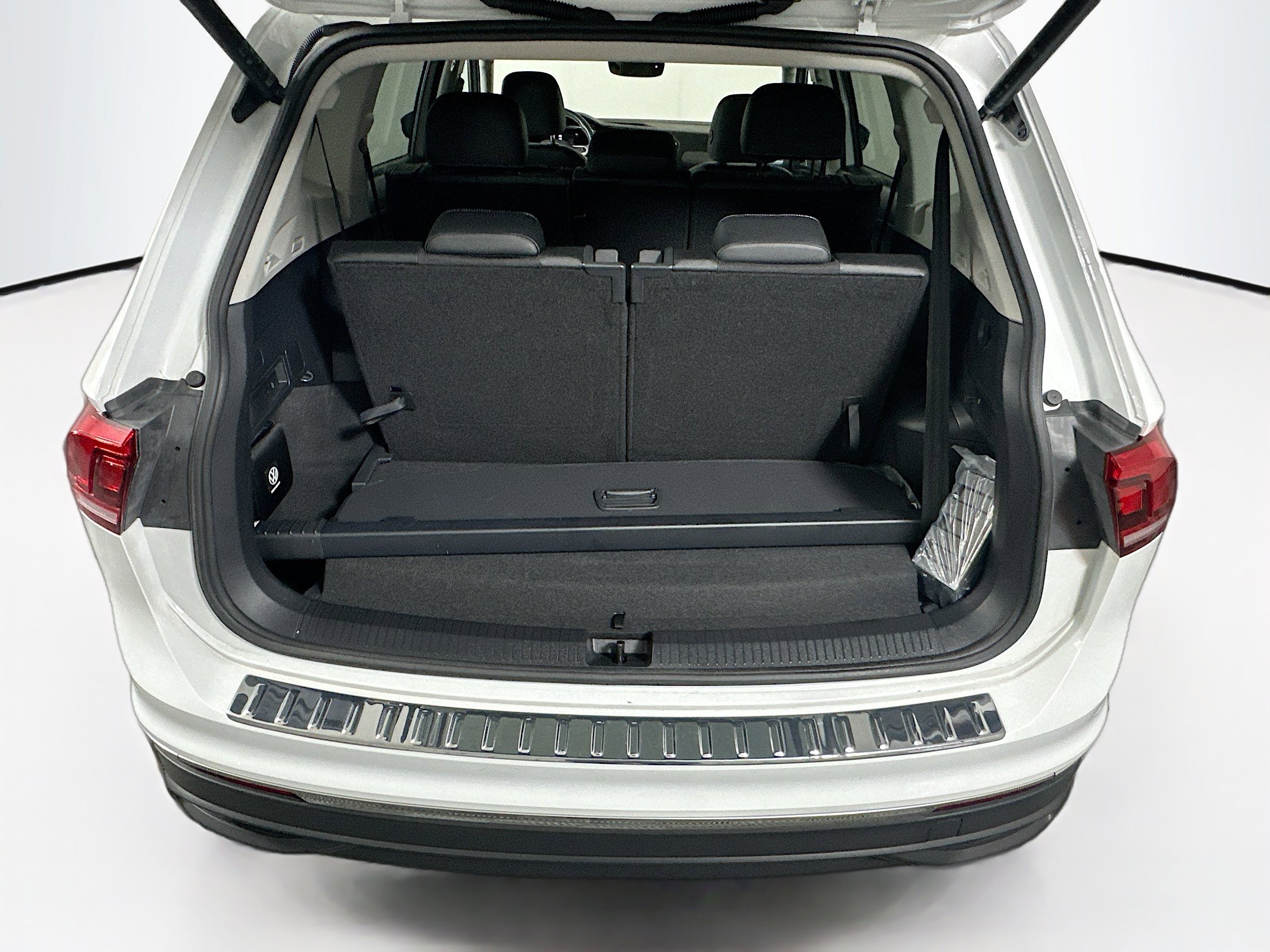 Used 2022 Volkswagen Tiguan SE w/ Panoramic Sunroof Package image 31