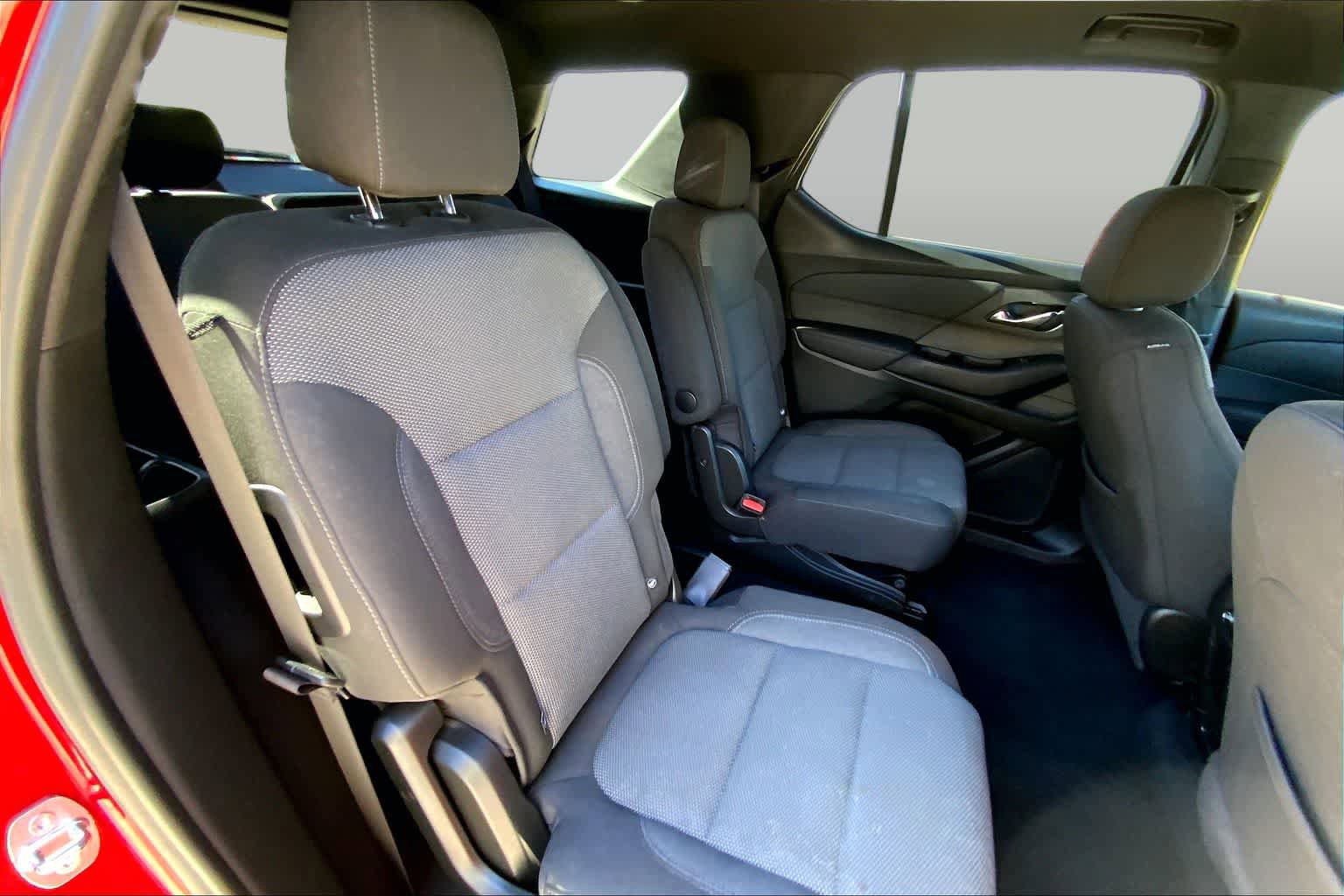 Used 2023 Chevrolet Traverse LT FWD image 19