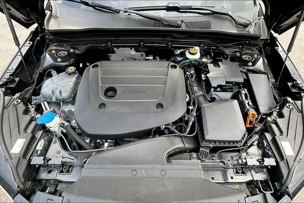 Used 2024 Volvo XC40 B5 Core AWD/4WD image 12