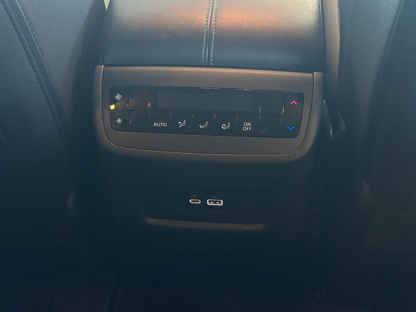 Used 2025 Nissan Pathfinder SV image 30