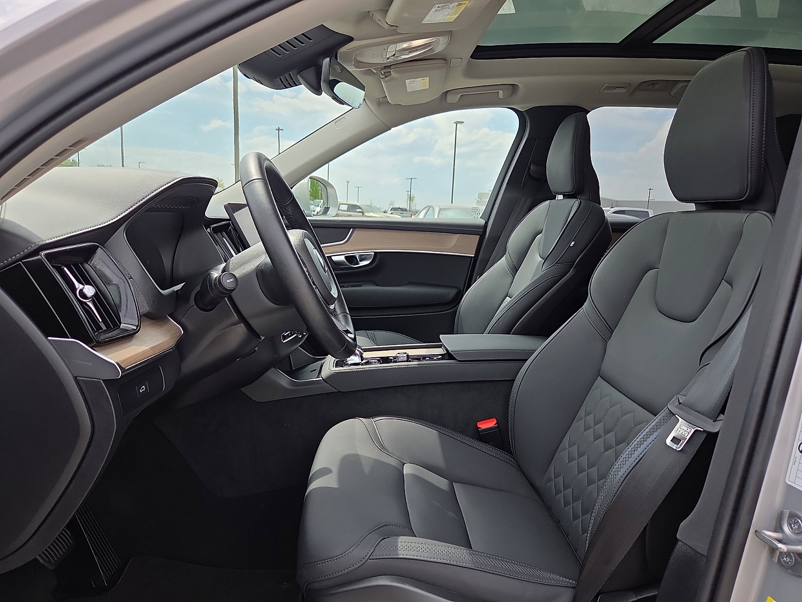 Used 2025 Volvo XC90 B6 Plus image 17