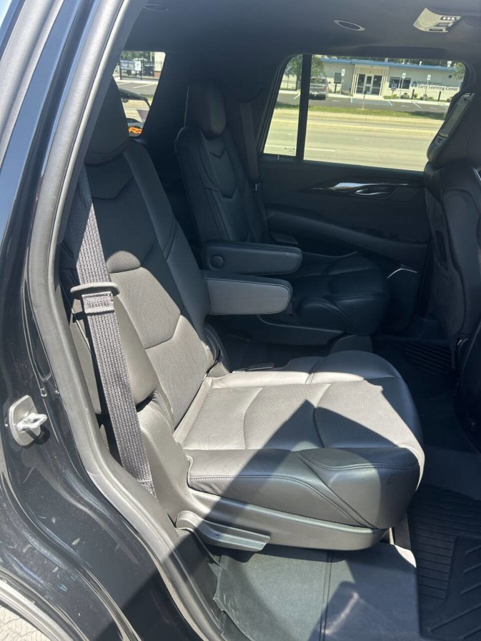 Used 2019 Cadillac Escalade Platinum image 33
