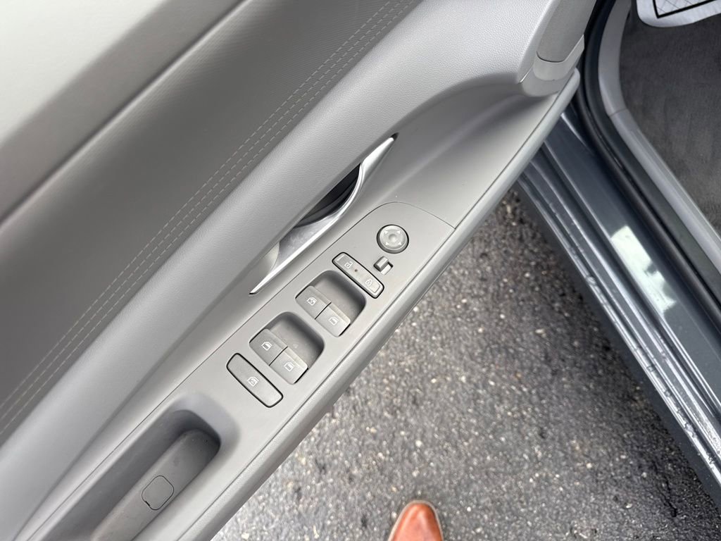 Used 2024 Hyundai Elantra SEL image 13