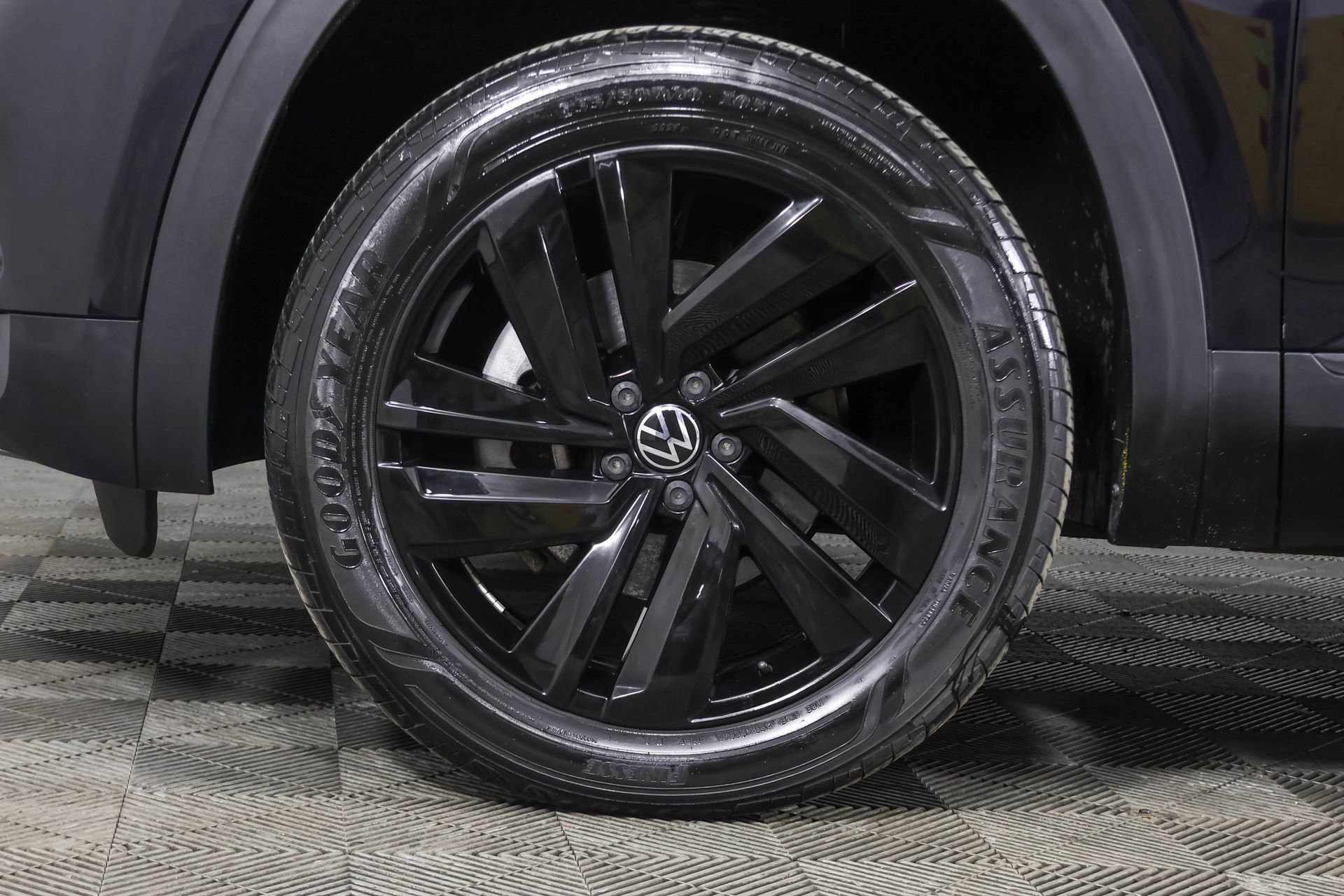 Used 2023 Volkswagen Atlas Cross Sport SE w/ Black Wheel Package AWD/4WD image 20