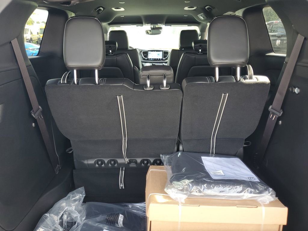 New 2025 Chrysler Pacifica Select FWD image 27