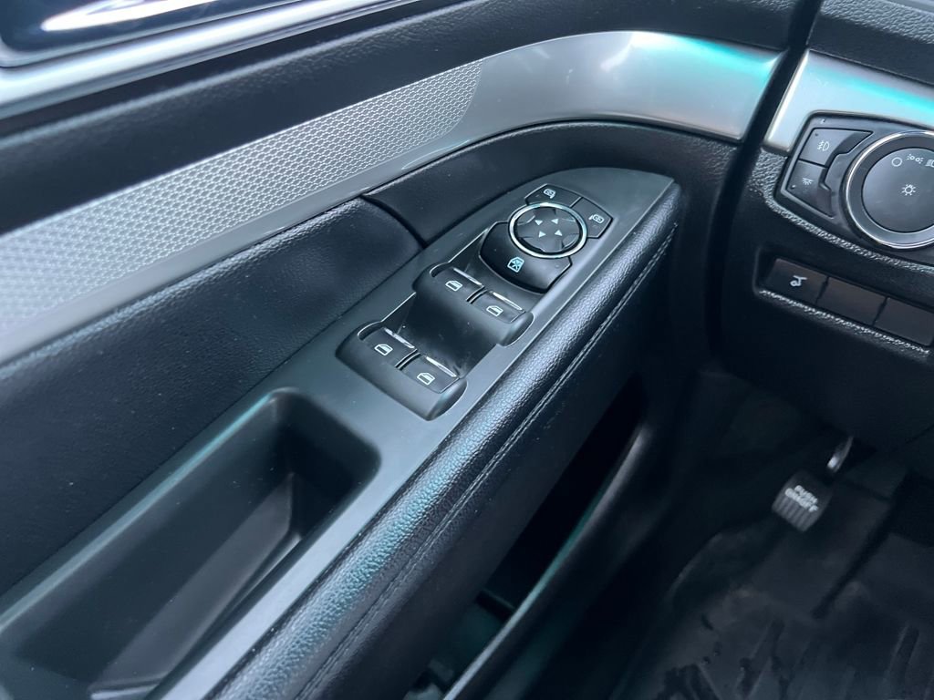 Used 2017 Ford Explorer XLT w/ Equipment Group 202A image 12