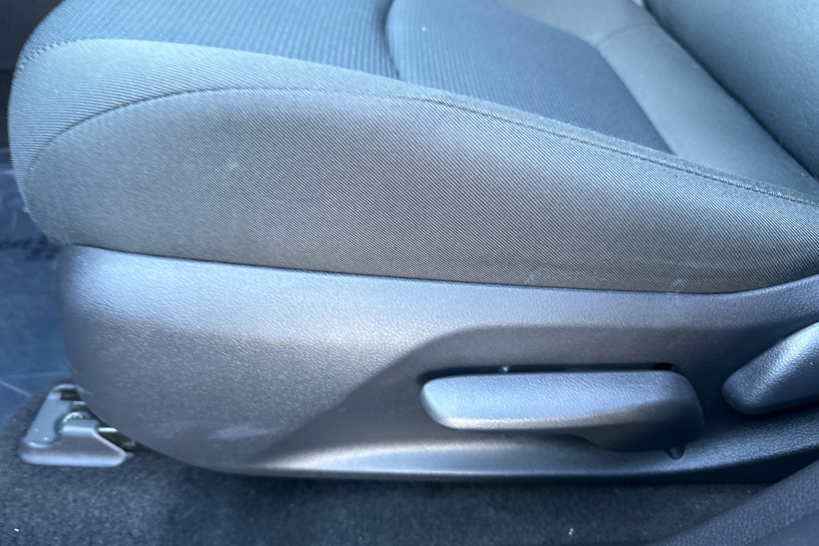 Used 2022 Toyota RAV4 LE image 12