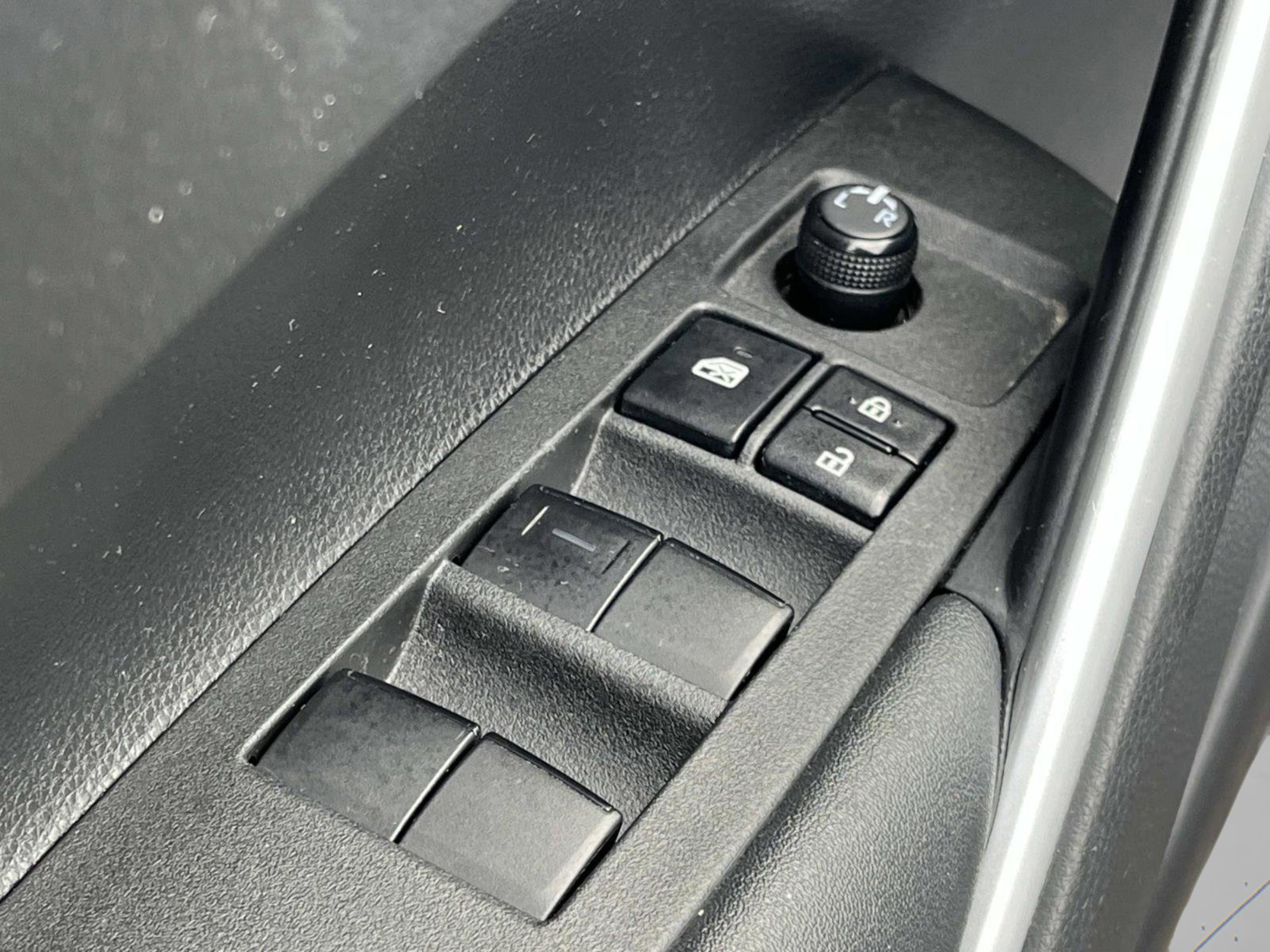 Used 2023 Toyota Corolla Cross LE image 27