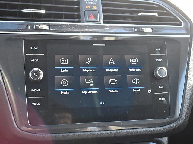 Used 2023 Volkswagen Tiguan SE w/ Panoramic Sunroof Package image 19