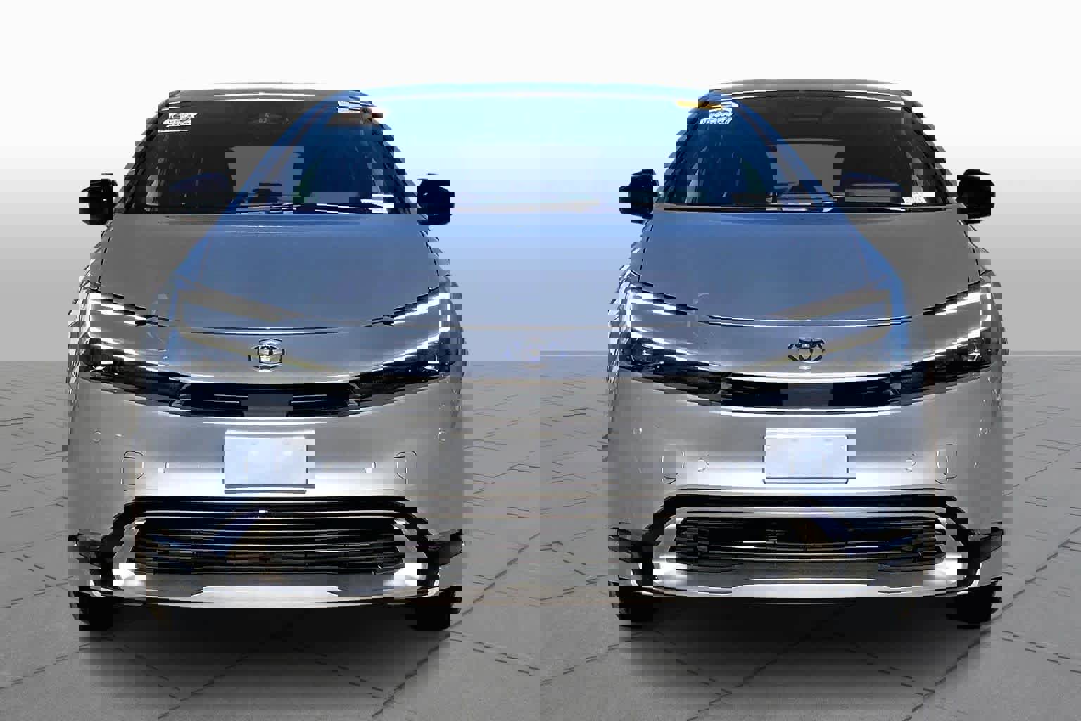 Used 2025 Toyota Prius Plug-In Hybrid image 4