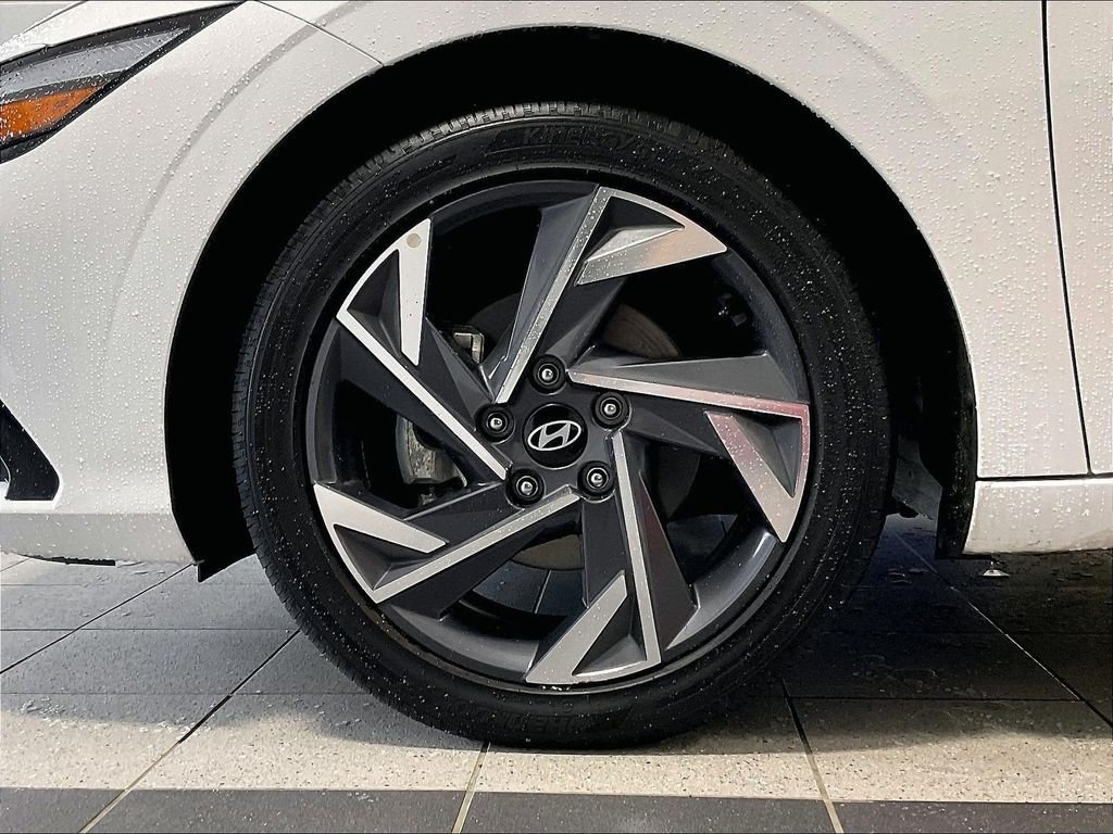 Certified 2025 Hyundai Elantra SEL FWD image 7