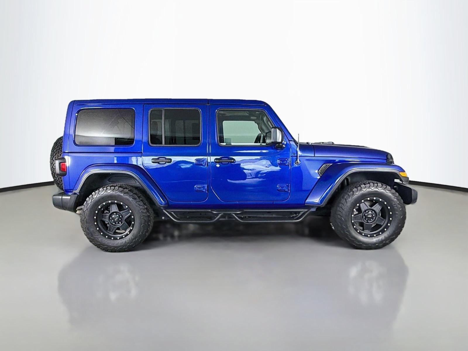 Used 2018 Jeep Wrangler Unlimited Sahara AWD/4WD image 8