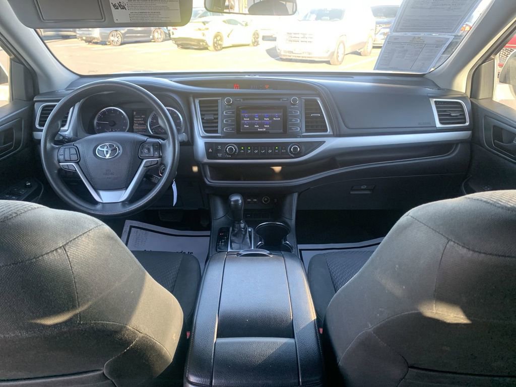 Used 2019 Toyota Highlander LE image 18
