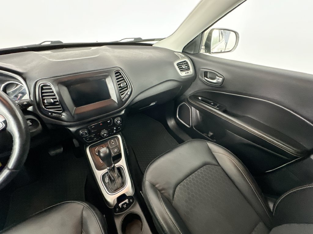 Used 2018 Jeep Compass Latitude w/ Popular Equipment Group AWD/4WD image 11