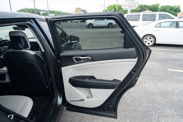 Used 2024 Kia Sportage EX FWD image 12