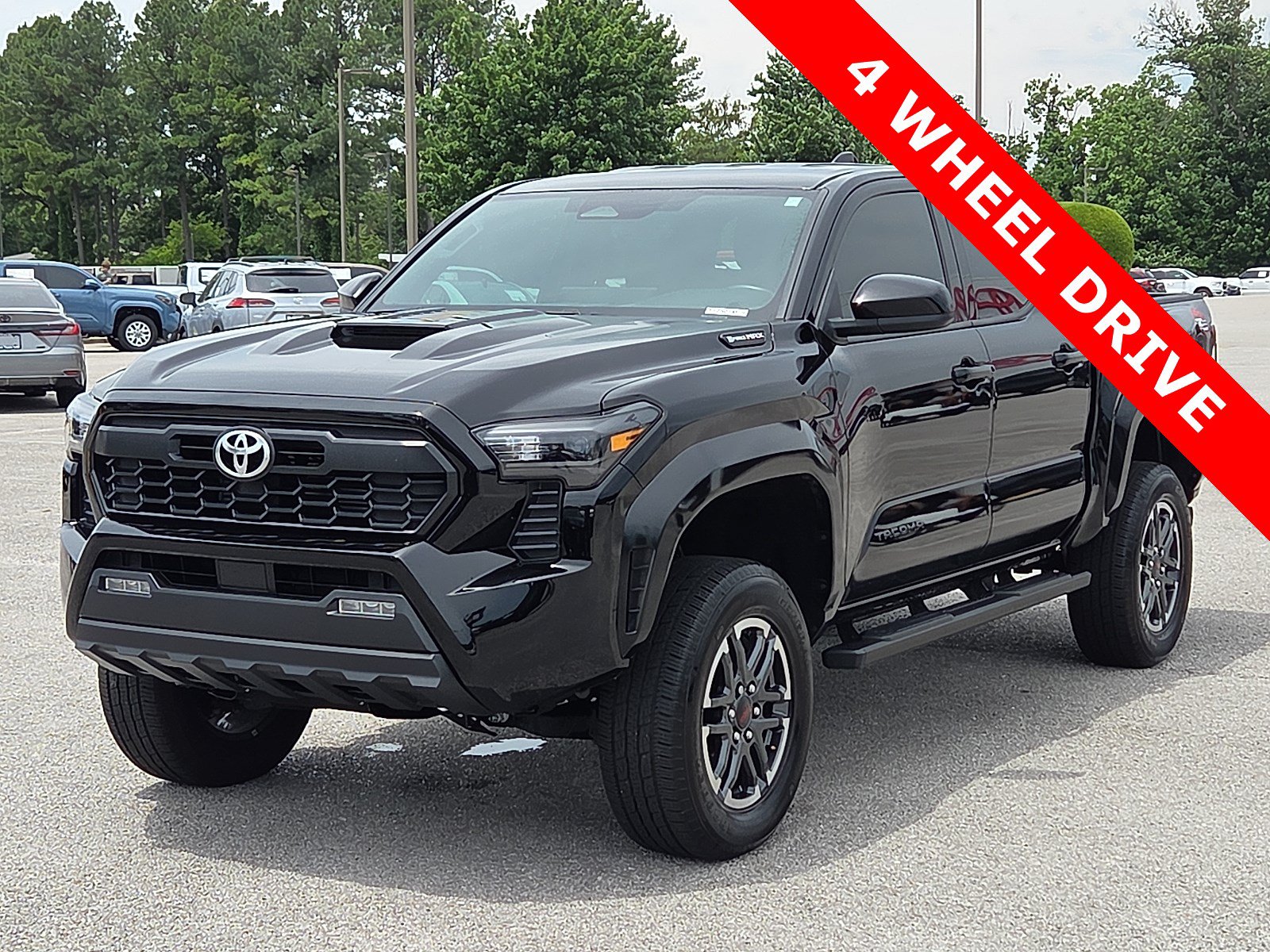 Used 2025 Toyota Tacoma TRD Sport AWD/4WD image 2