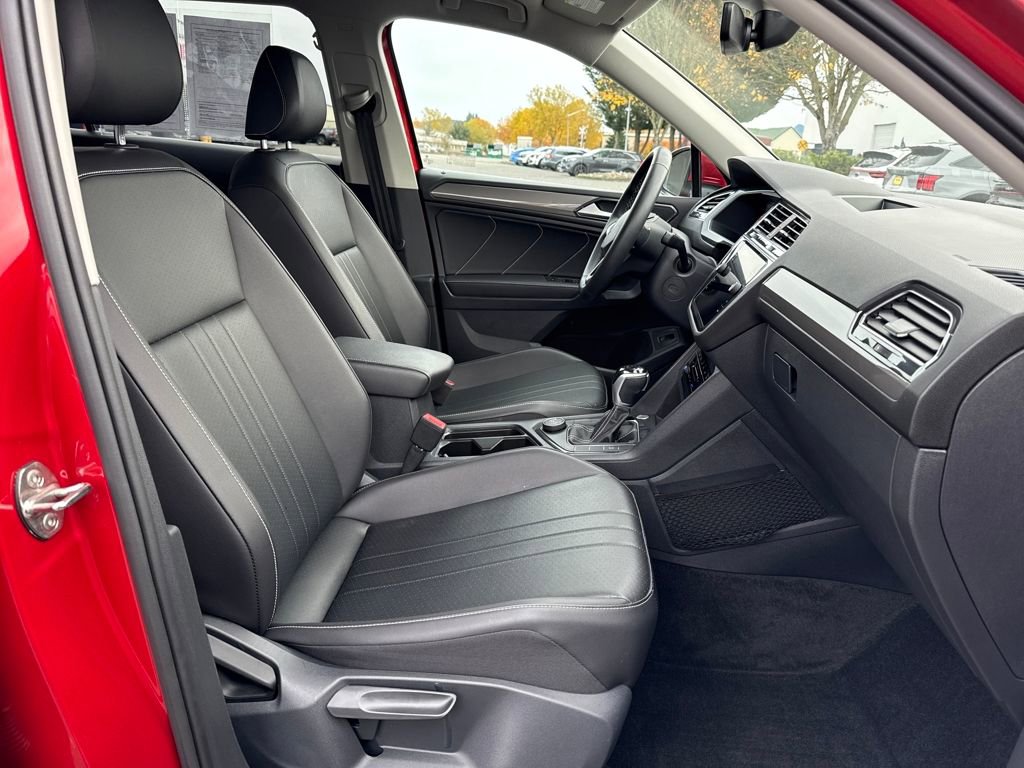 Used 2022 Volkswagen Tiguan SE image 11