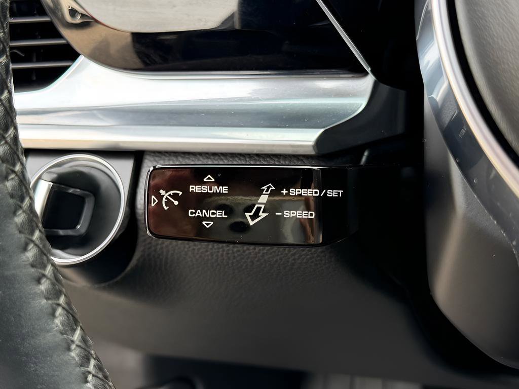 Used 2019 Porsche Panamera 4 image 40