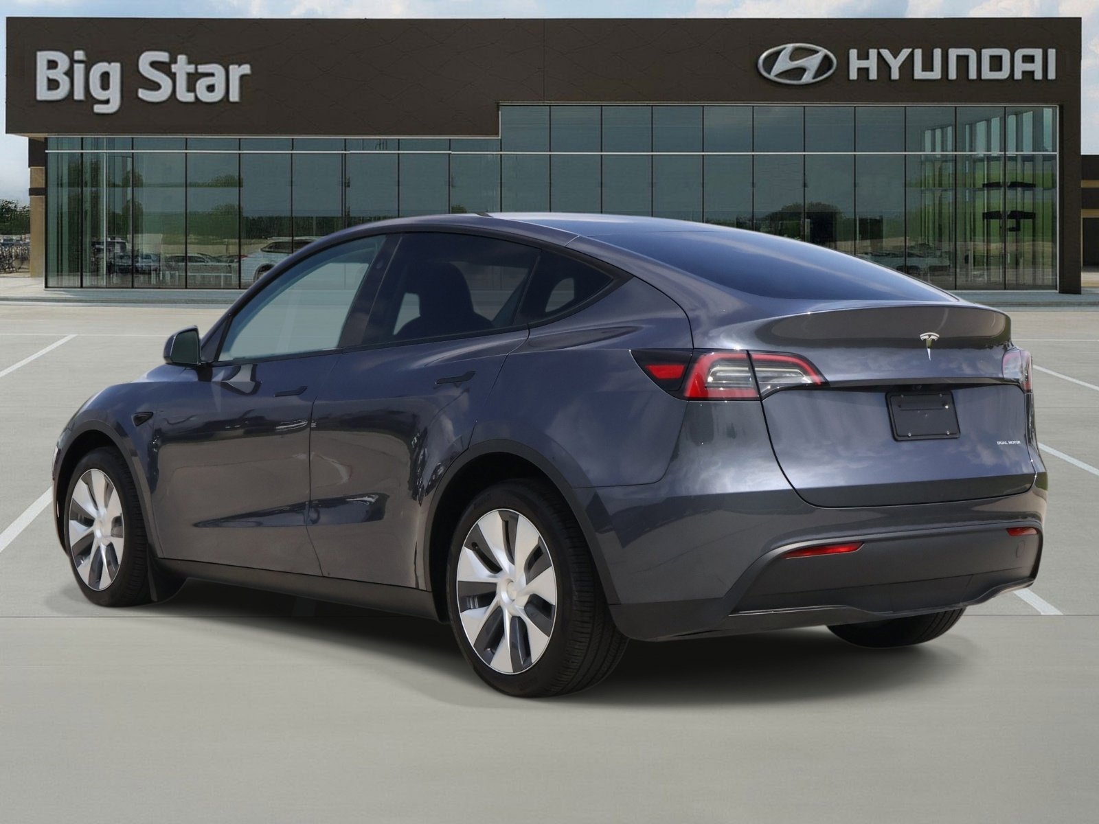 Used 2023 Tesla Model Y Long Range AWD/4WD image 3