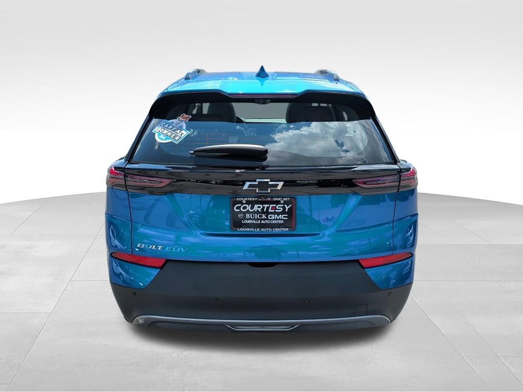 Used 2023 Chevrolet Bolt EUV Premier w/ Sun & Sound Package FWD image 6