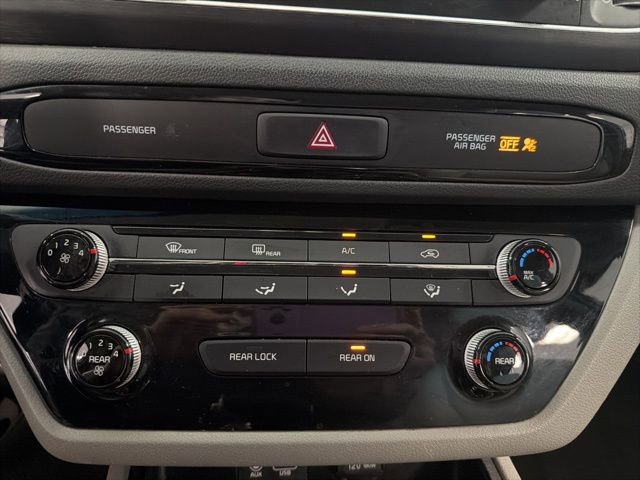 Used 2020 Kia Sedona L image 21