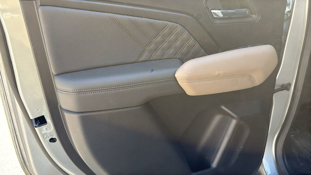 Used 2024 GMC Canyon Denali image 24