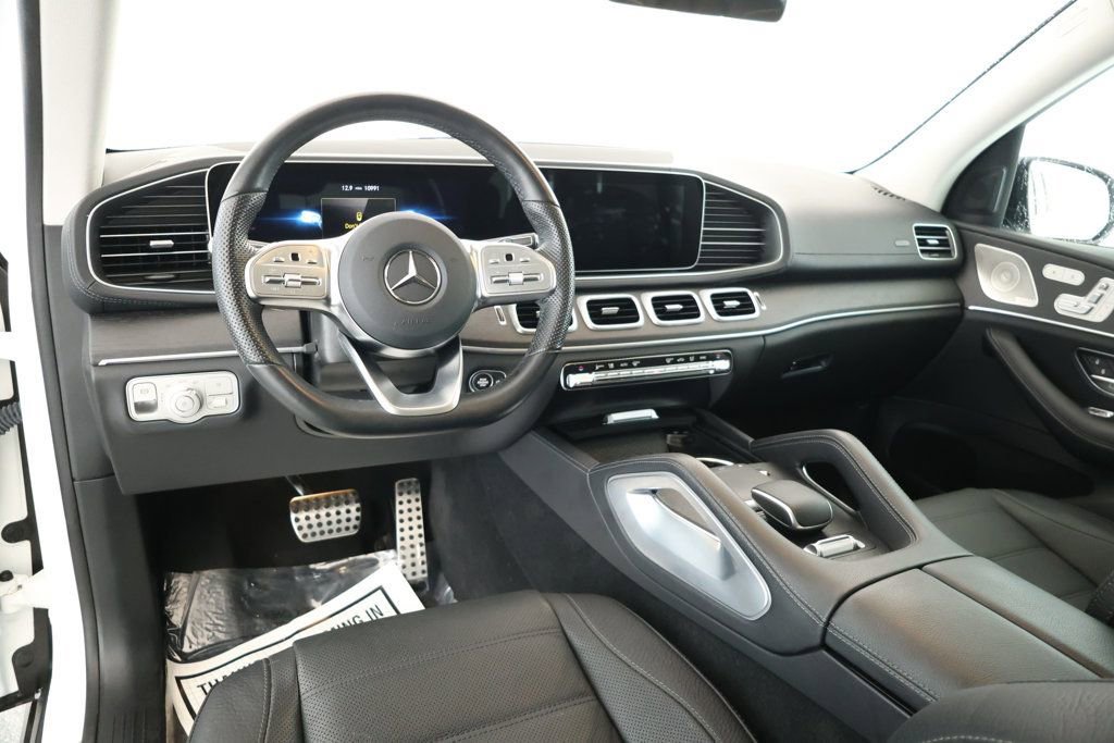 Used 2023 Mercedes-Benz GLS 580 4MATIC image 9