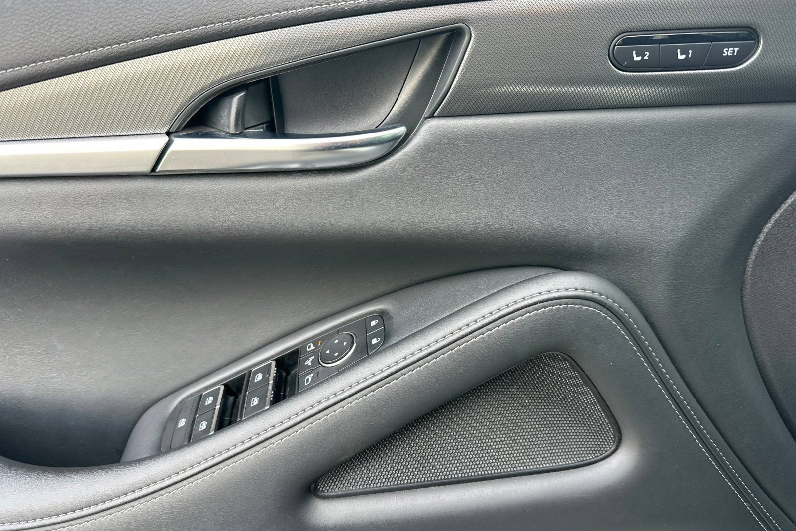 Used 2023 INFINITI QX60 Luxe w/ Cargo Package FWD image 11