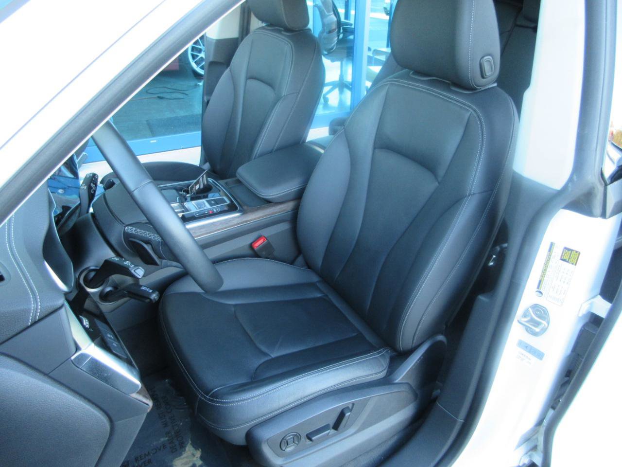 Used 2023 Audi Q8 Premium w/ Convenience Package image 8