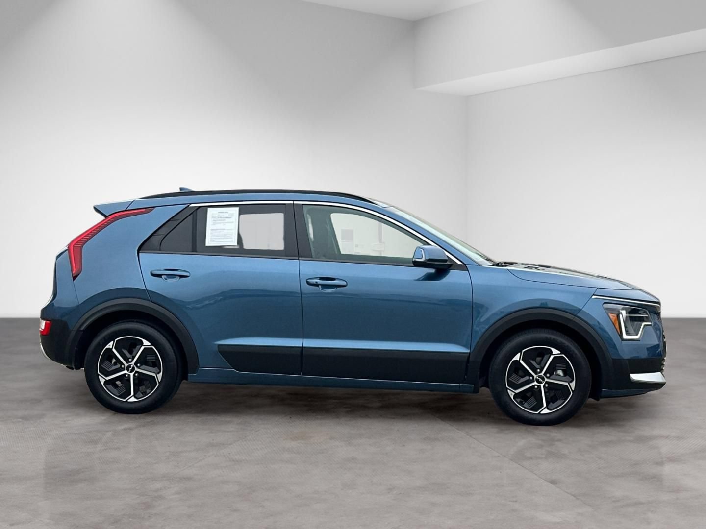 Used 2024 Kia Niro EX FWD image 7