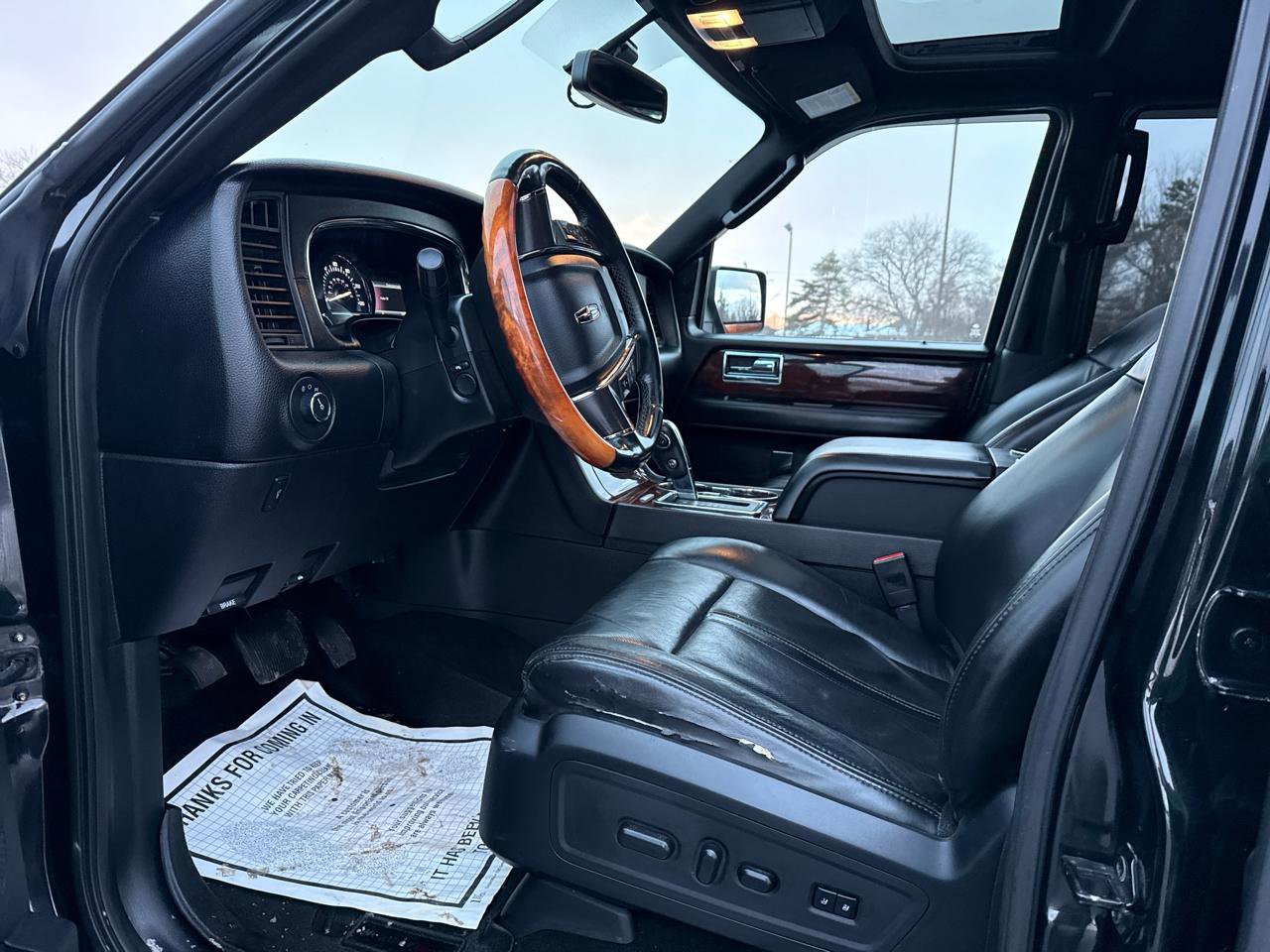 Used 2015 Lincoln Navigator 4WD 4dr image 14