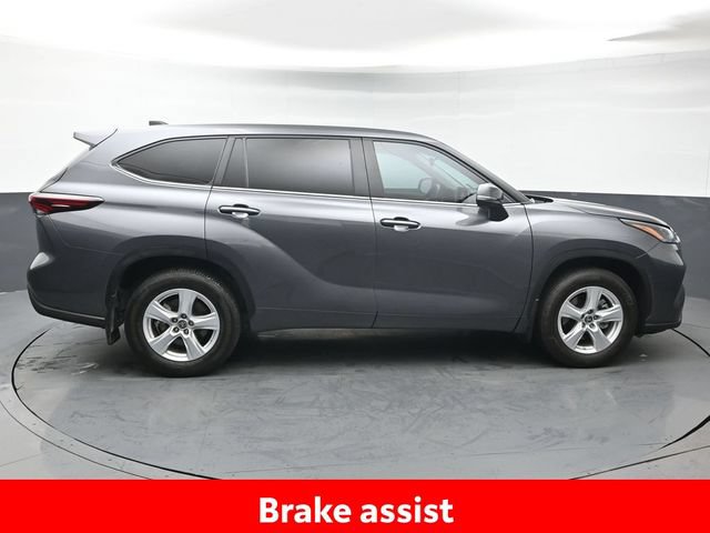 Certified 2024 Toyota Highlander LE AWD/4WD image 8