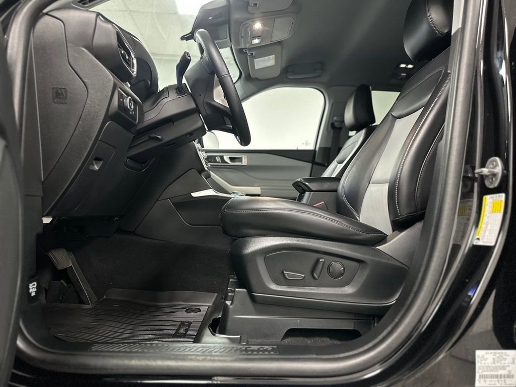 Used 2023 Ford Explorer XLT w/ Equipment Group 202A image 19