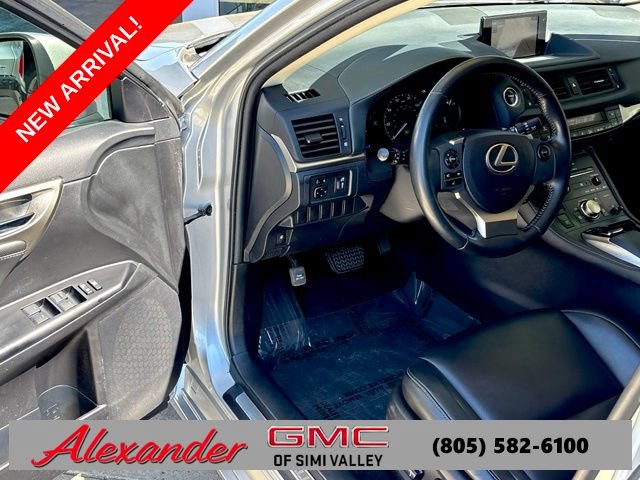 Used 2015 Lexus CT 200h w/ Navigation Package FWD image 10