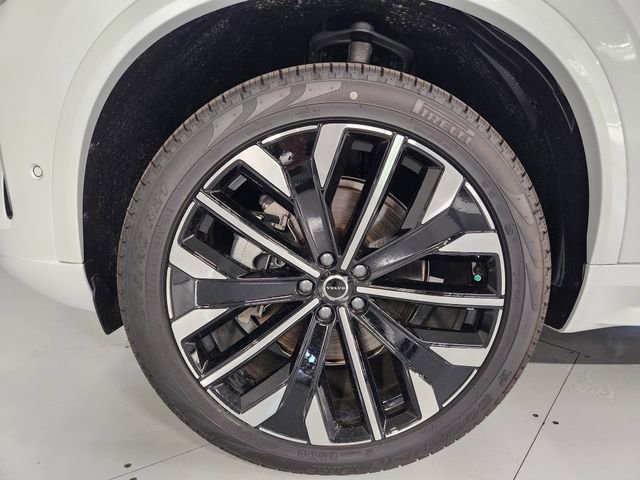 New 2025 Volvo XC90 B6 Plus w/ Protection Package Premier image 8
