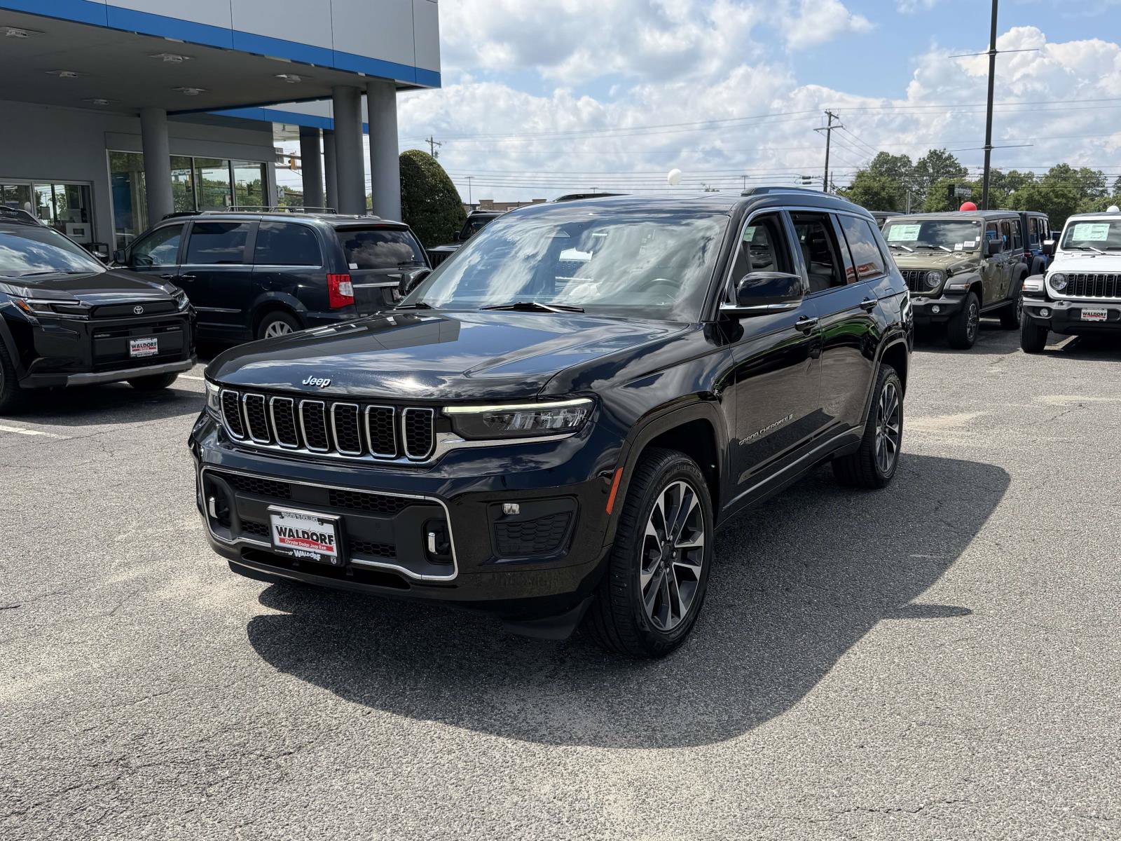 Used 2021 Jeep Grand Cherokee L Overland w/ Luxury Tech Group IV AWD/4WD image 6